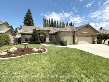 Main picture of 2416 S Beech Dr