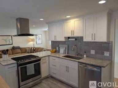 Main picture of 905 E Charlton Cir