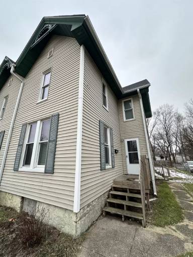 Main picture of 820 N Rockton Ave