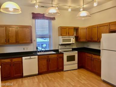 Main picture of 15 E Main St