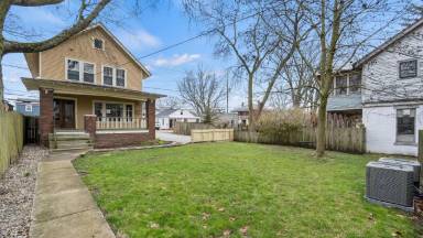 Main picture of 1213 W Jefferson Blvd