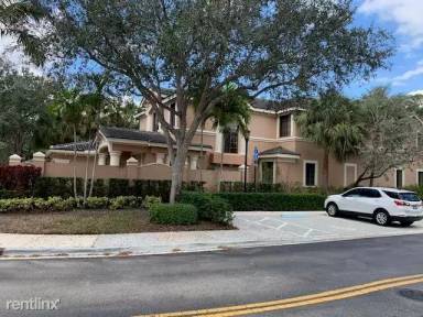 Main picture of 2790 Center Court Dr