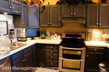 Main picture of 467 N High St