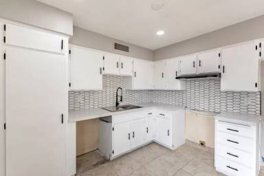 Main picture of 8633 W Weldon Ave