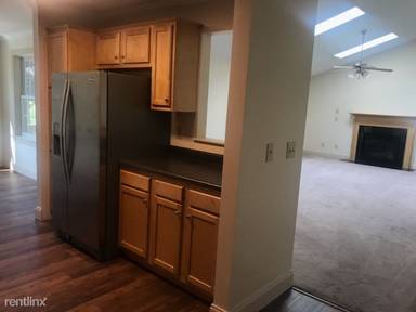 Main picture of 96 Oakbrook Cmns