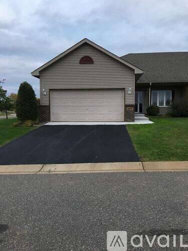 Main picture of 907 45th Ave NE
