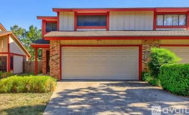 Main picture of 8905 Trone Cir