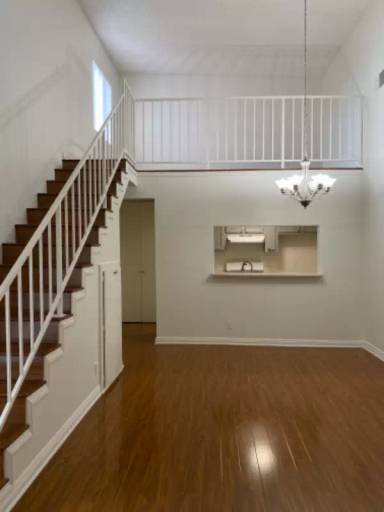 Main picture of 15020 Burbank Blvd