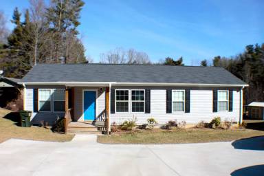 Main picture of 1471 Howard Gap Loop Rd