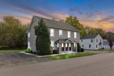 Main picture of 8 Scott Ave