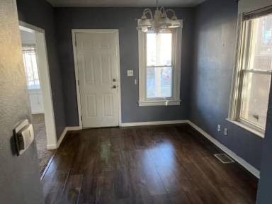 Main picture of 1204 Halstead St