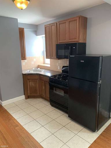 Main picture of 554 Avenue C