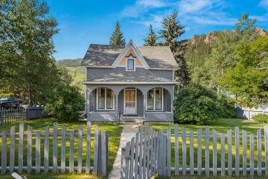 Main picture of 205 W Main St