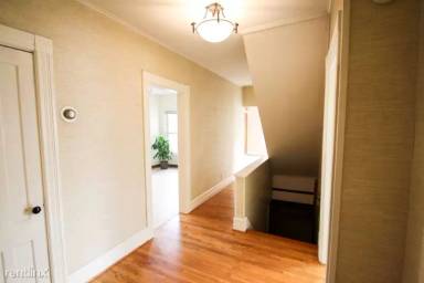 Main picture of 7 W Notre Dame St