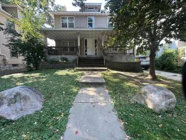 Main picture of 3120 4th St SE