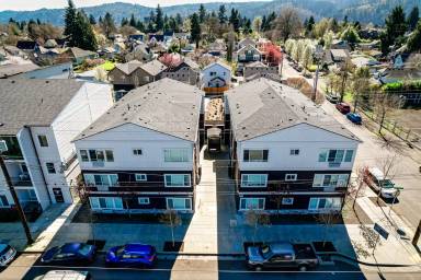 Main picture of 7676 N Lombard St