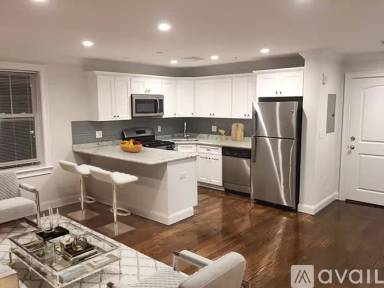 Main picture of 3381R Washington St