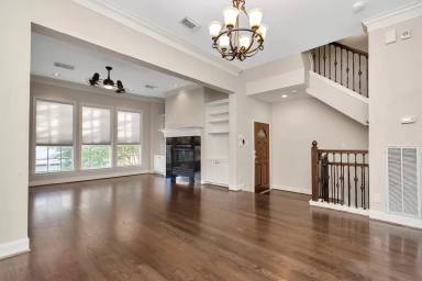 Main picture of 719 W Drew St