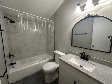 Main picture of 818 E 14th St