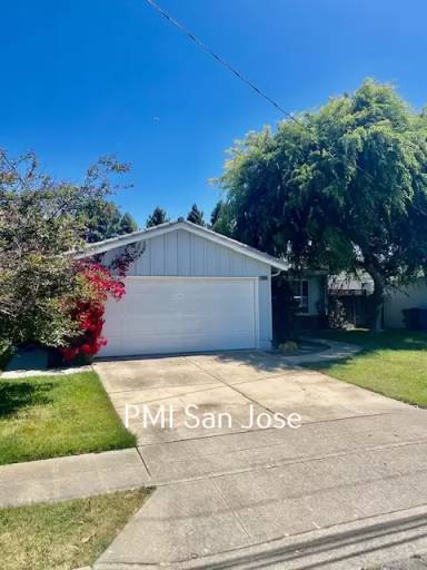 Main picture of 36090 Sandalwood St