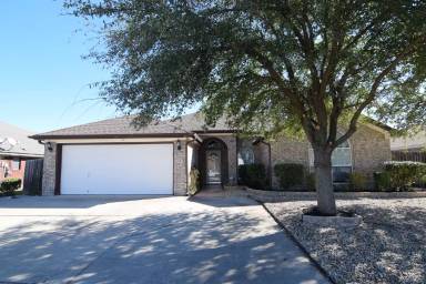 Main picture of 2601 Wisteria Ln