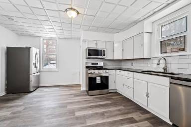 Main picture of 2738 Glen Mawr St