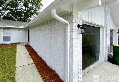 Main picture of 417 Bear Rd