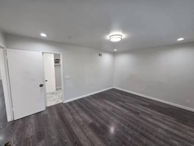 Main picture of 16446 Stowers Ave