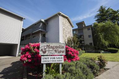 Main picture of 2562 Thorndyke Ave W