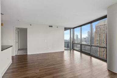 Main picture of 1275 S Michigan Ave