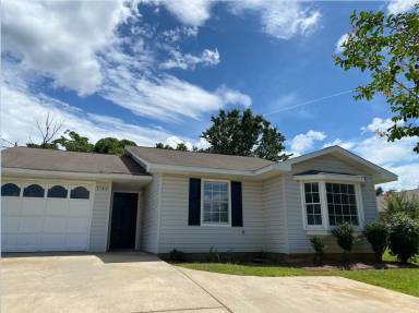 Main picture of 2105 Henderson Dr