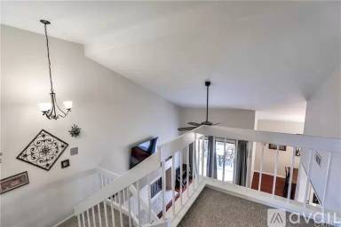 Main picture of 2 Hidden Creek Ln