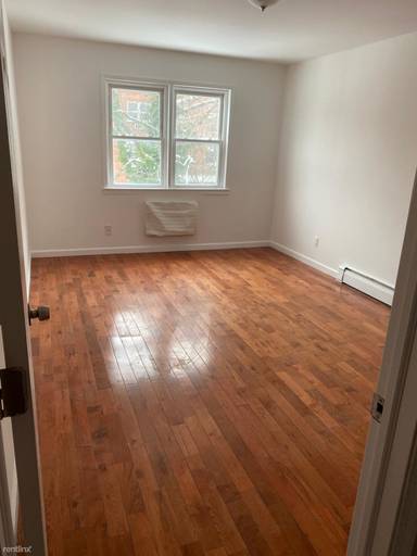 Main picture of 14709 Barclay Ave