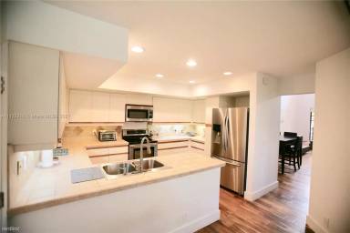 Main picture of 9340 NW 50th Doral Cir N