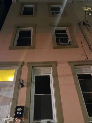 Main picture of 109 W Master St