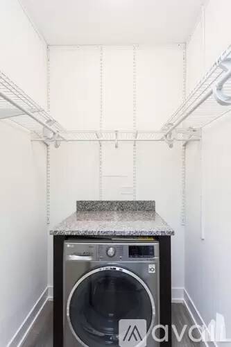 Main picture of 427-33 W Belden Ave