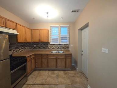 Main picture of 936 W 74th Street