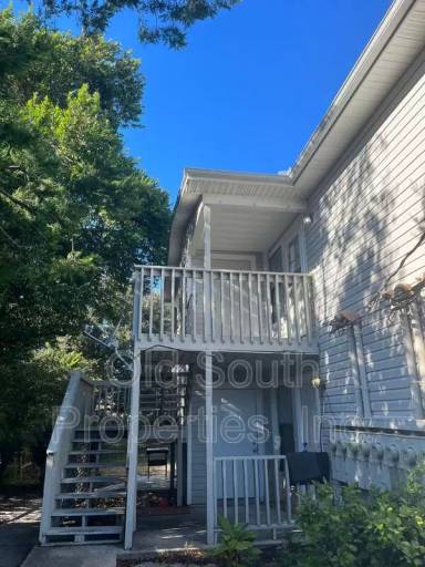 Main picture of 3202 Redwood Ln