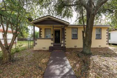 Main picture of 1250 W 27th St