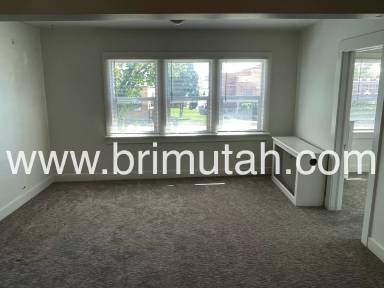 Main picture of 684 Center St