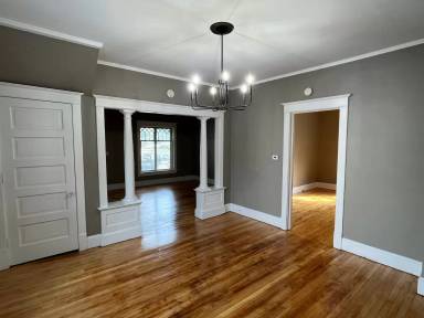 Main picture of 711 Henrietta St