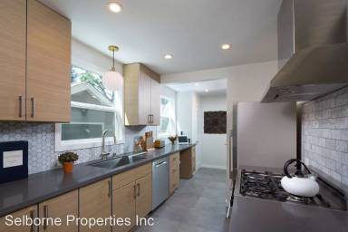 Main picture of 323 63rd St