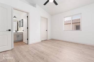 Main picture of 994 N Alamo Ave