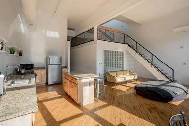 Main picture of 2843 E Grand Blvd