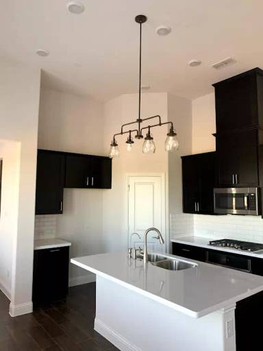 Main picture of 2473 Leah Ln