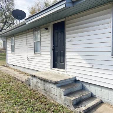 Main picture of 1312 1/2 E Dewey Ave