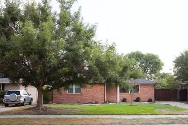 Main picture of 10140 Shadyview Dr