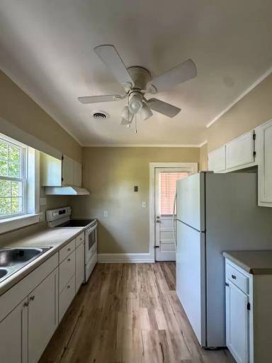 Main picture of 512 1/2 Westmont Dr