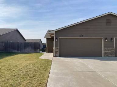 Main picture of 5343 N Cypress St
