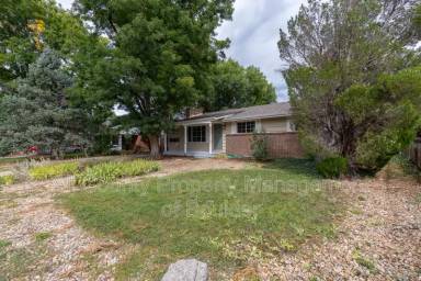Main picture of 240 Cimmaron Way